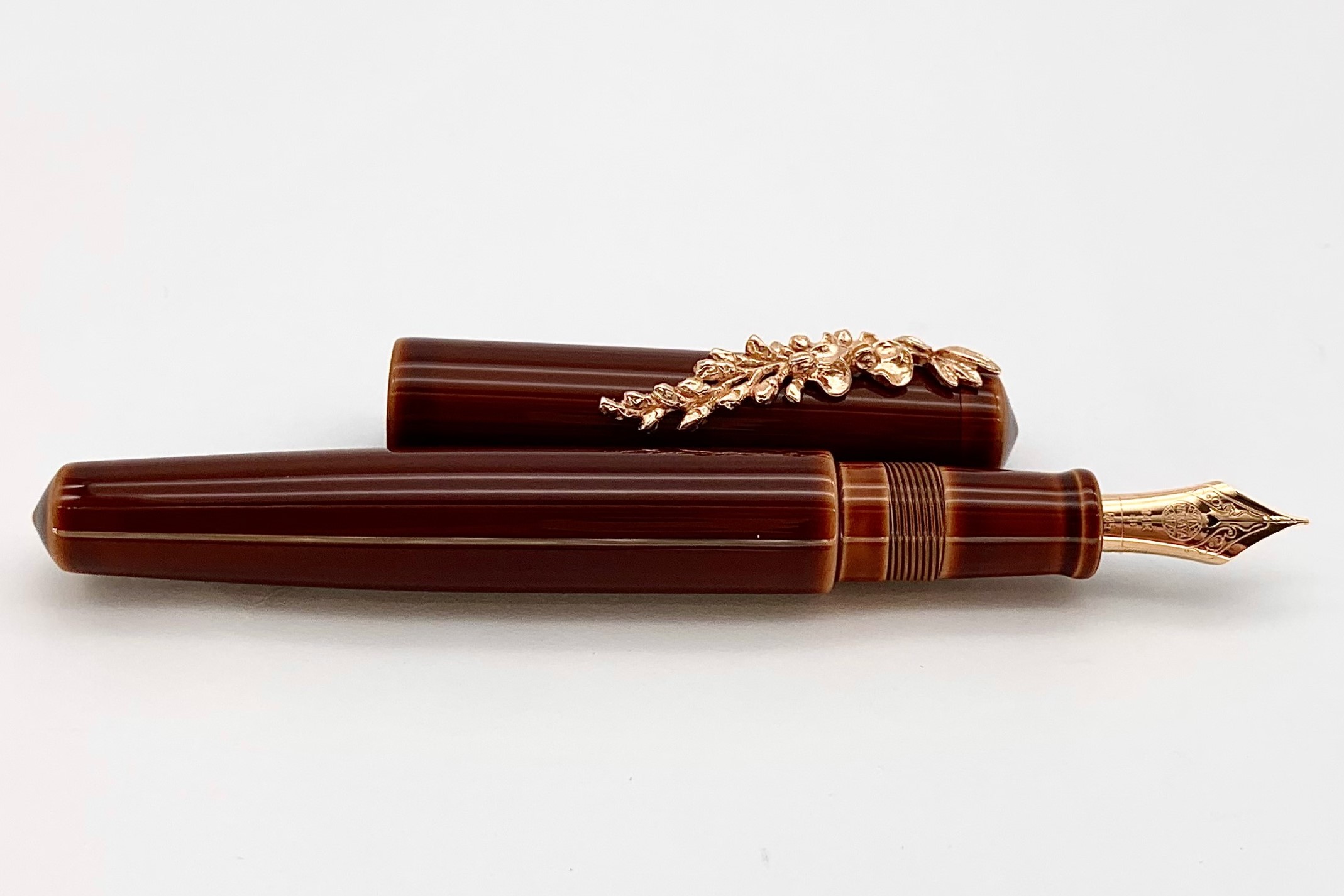 NakayaPiccoloLongWriterTokiTamenuriFountainPenwithPinkgoldWisteriaStopper_H